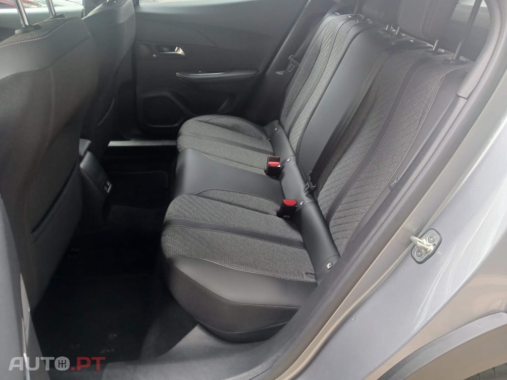 Peugeot 2008 1.2 PureTech Allure EAT8