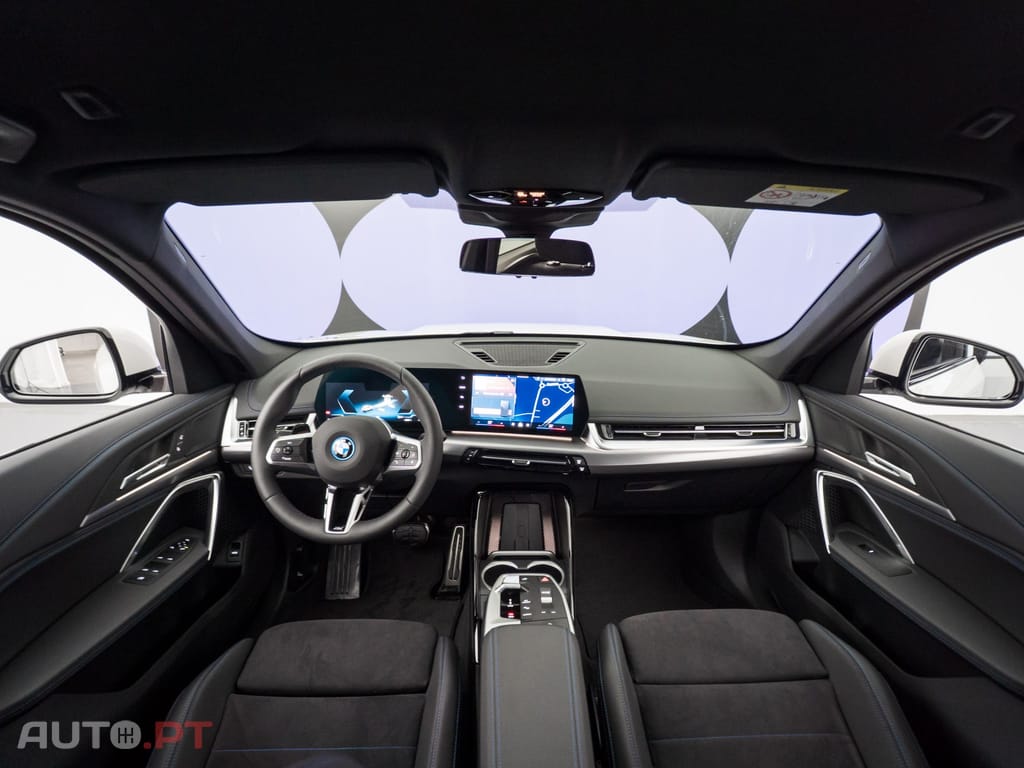 BMW iX1 eDrive20 Pack Desportivo M Pro