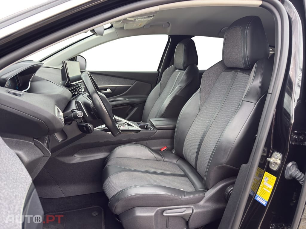 Peugeot 3008 1.6 Hybrid Allure e-EAT8
