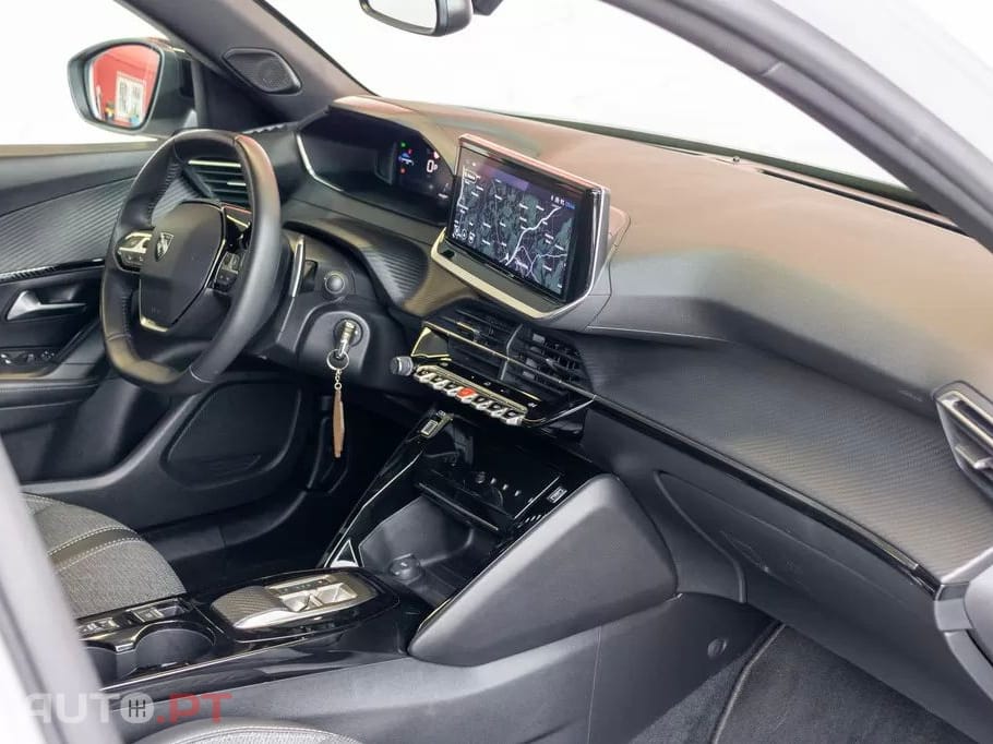 Peugeot 2008 1.2 PureTech Allure EAT8