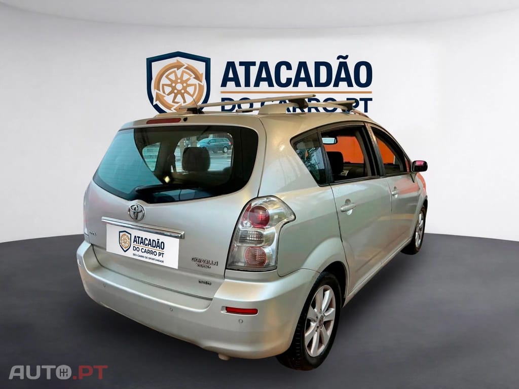 Toyota Corolla Verso 2.2 D-4D 7 lugares — fotografia 6