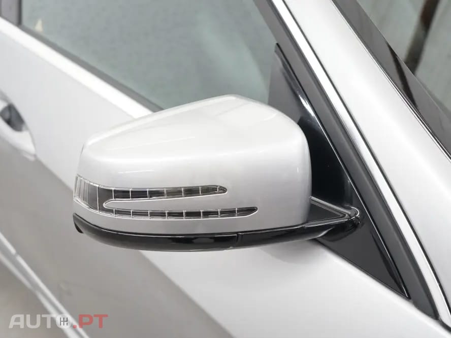 Mercedes-Benz E 220 CDi Avantgarde BlueEfficiency Auto