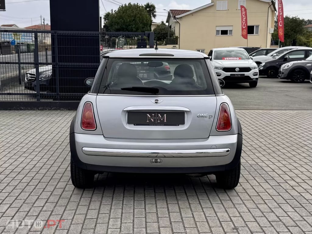 MINI Cooper One 1.4 D — fotografia 4