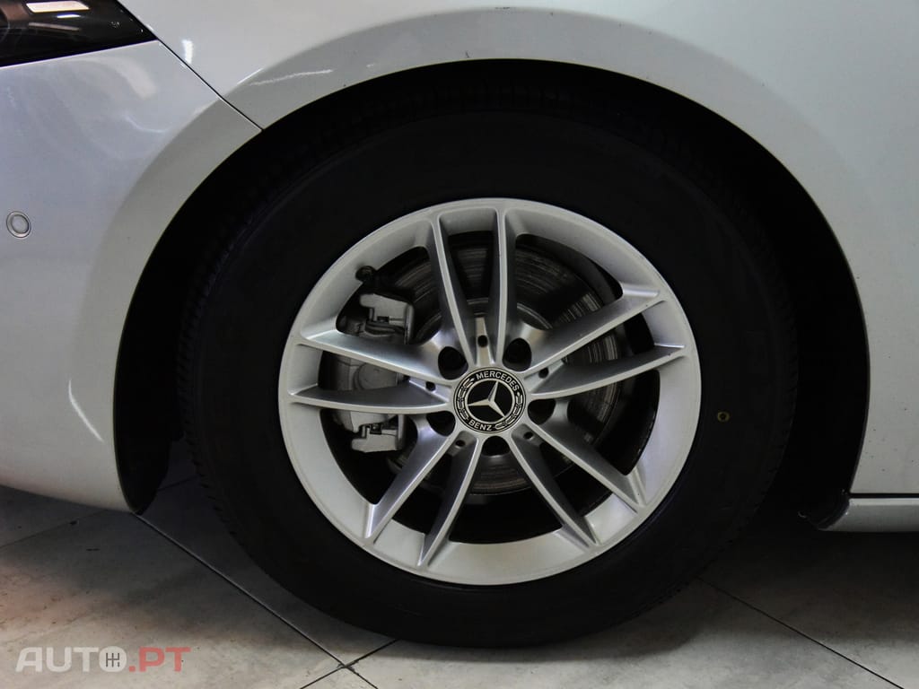 Mercedes-Benz A 180 D AUTO. SEDAN