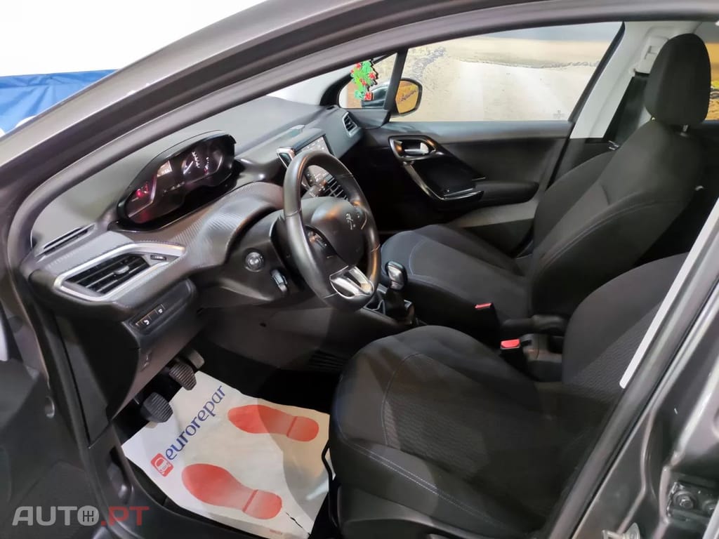 Peugeot 208 1.2 PureTech Signature