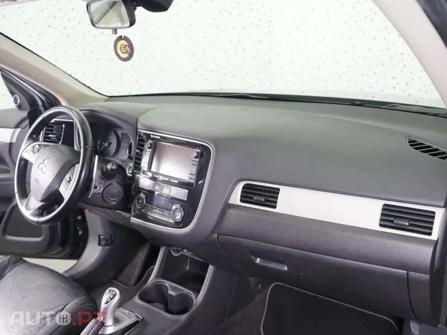 Mitsubishi Outlander 2.0 4WD Plus