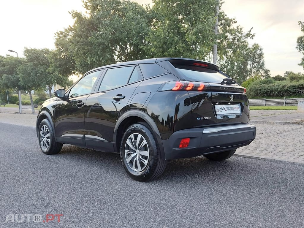 Peugeot E-2008 50 kWh Active Pack