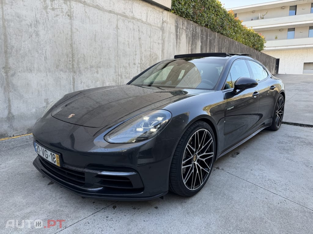 Porsche Panamera 4 E-Hybrid Platinum Edition