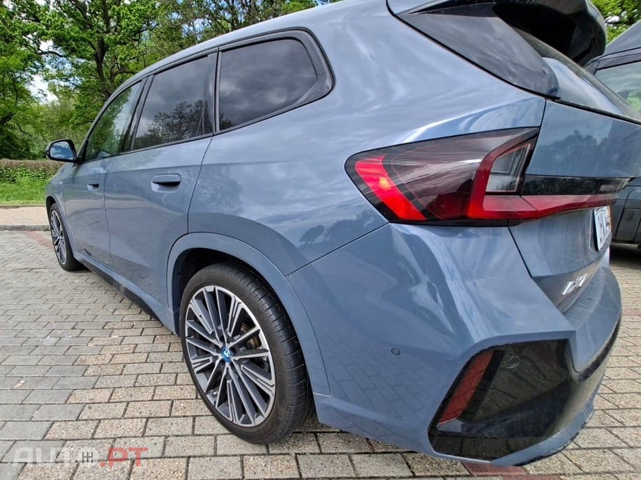 BMW iX1 xDrive30 Pack Desportivo M Pro