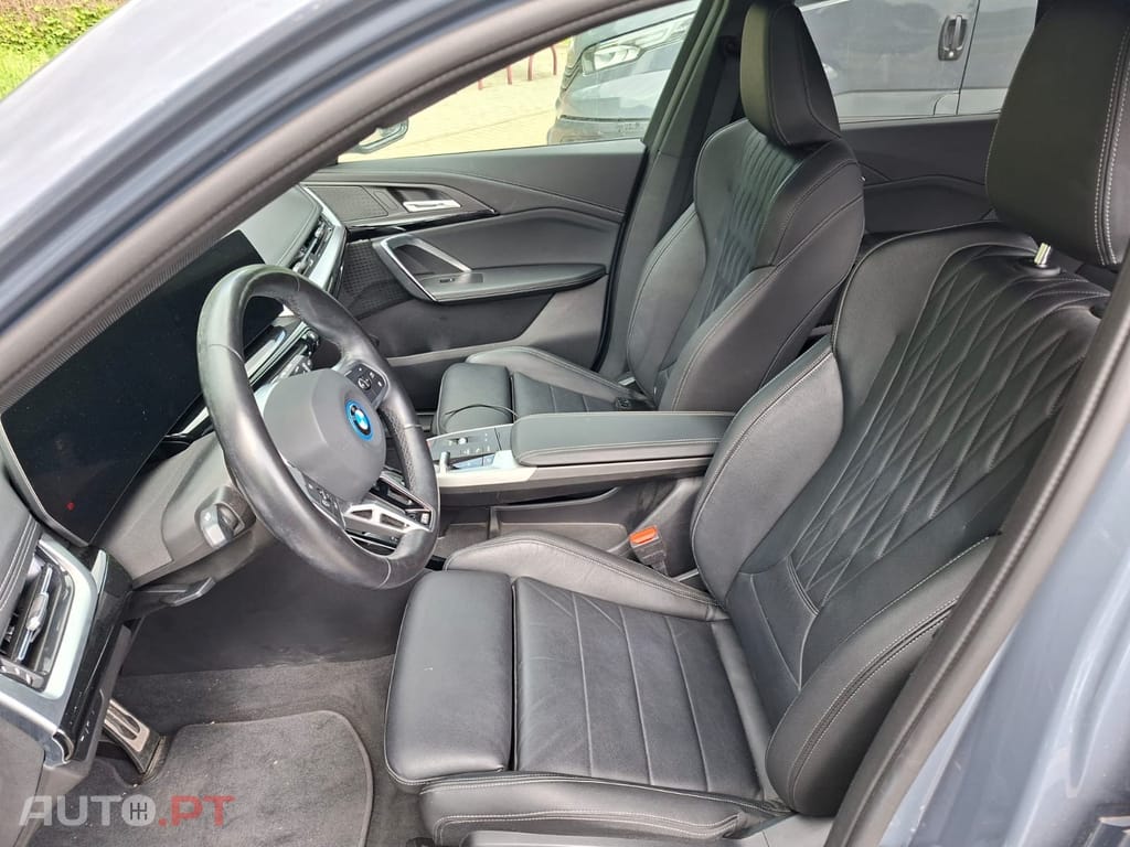 BMW iX1 xDrive30 Pack Desportivo M Pro