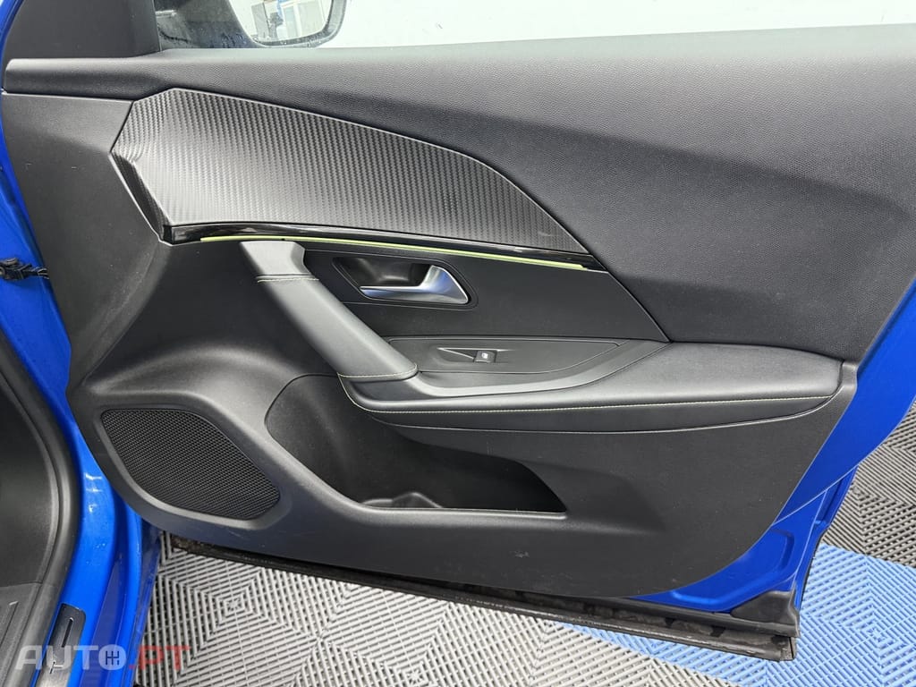 Peugeot E-2008 50 kWh GT