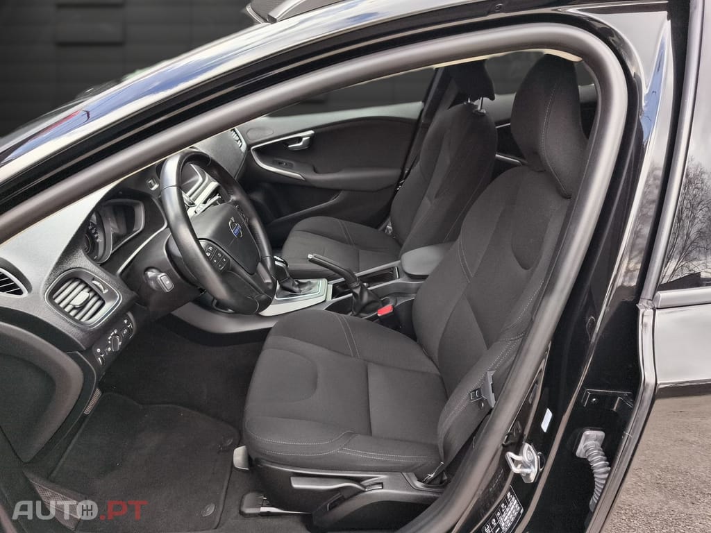 Volvo V40 Cross Country 2.0 D2 Momentum Geartronic