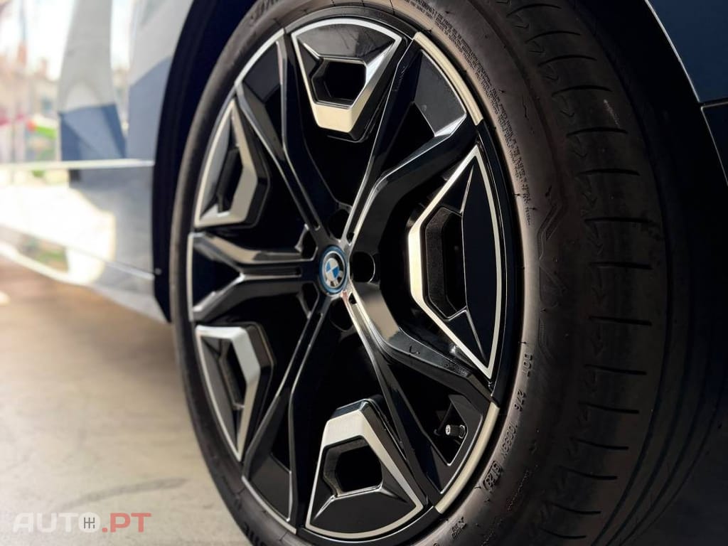 BMW iX xDrive 40