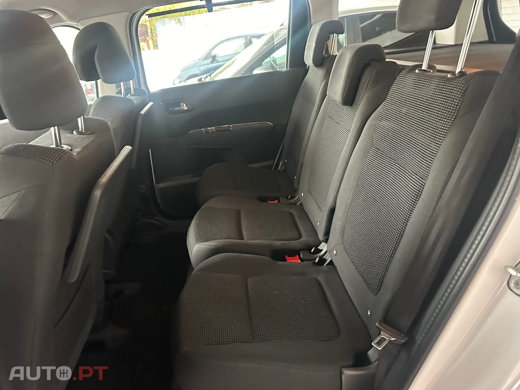 Peugeot 5008 1.6 HDi 5L Allure J18