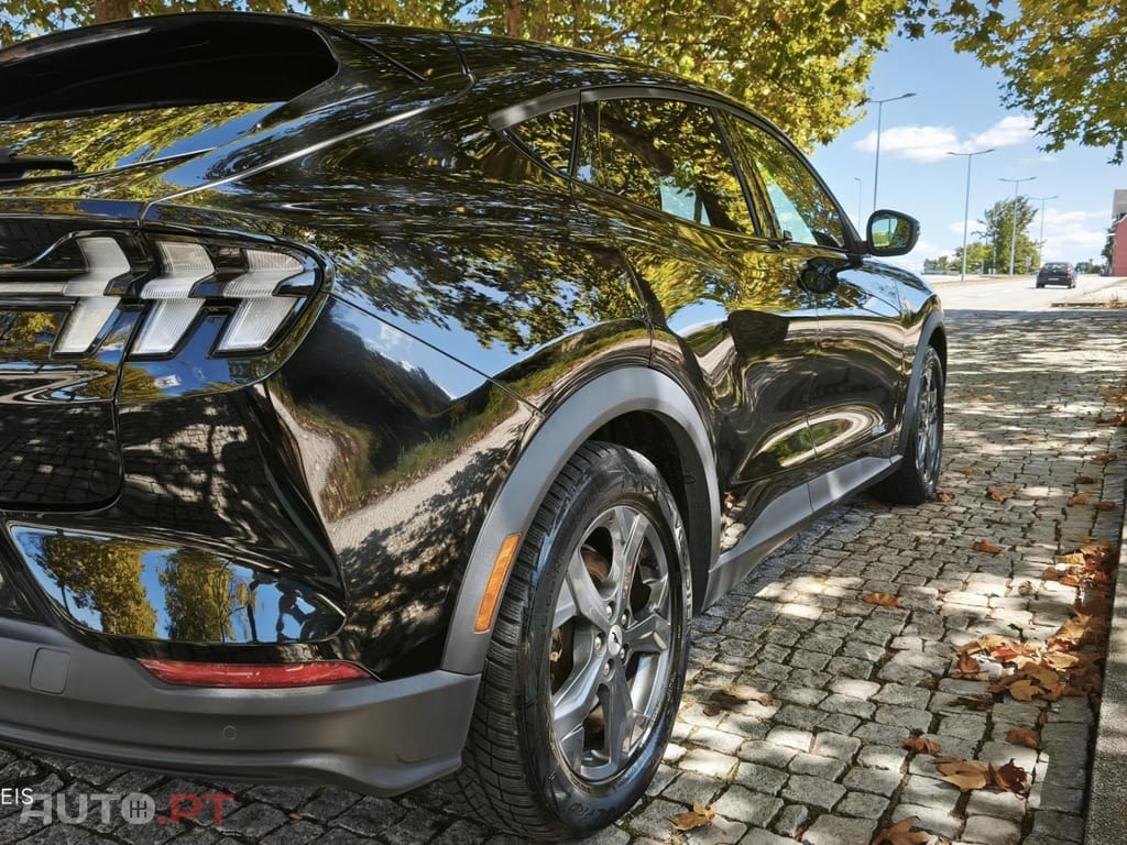 Ford Mustang MACH-E 99KWH PREMIUM