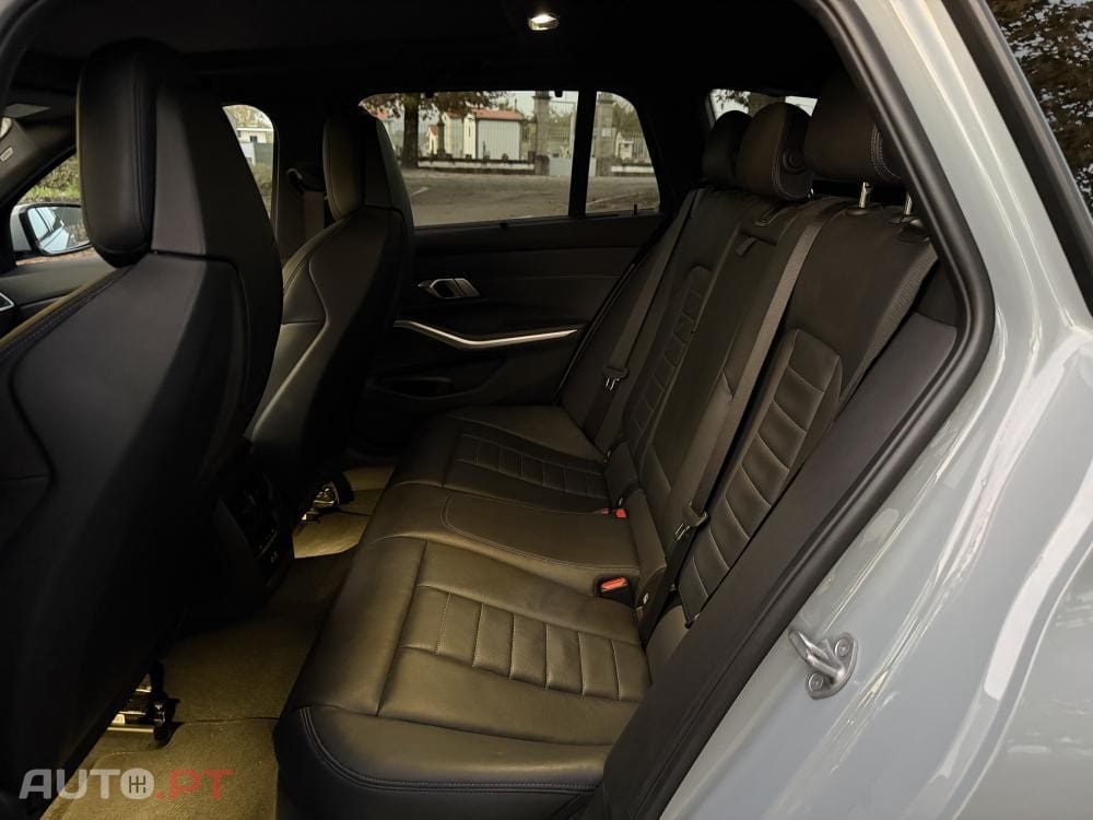 BMW 330 e Touring Pack Desportivo M Auto