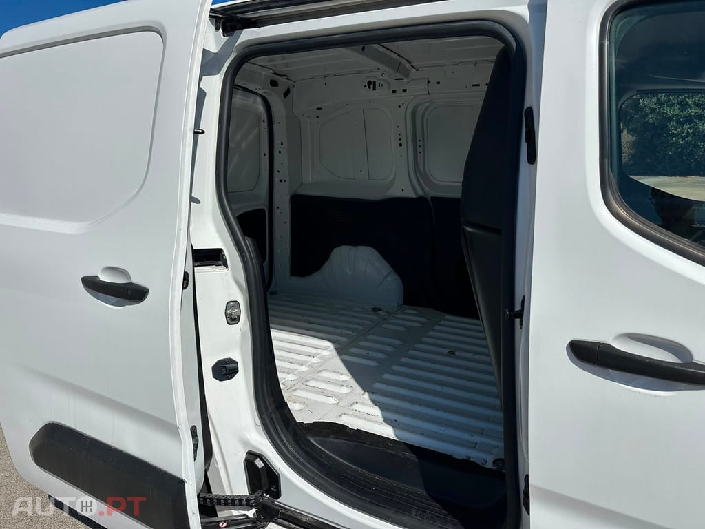 Opel Combo Outro
