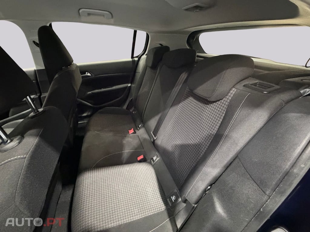 Peugeot 308 1.2 PureTech EAT6