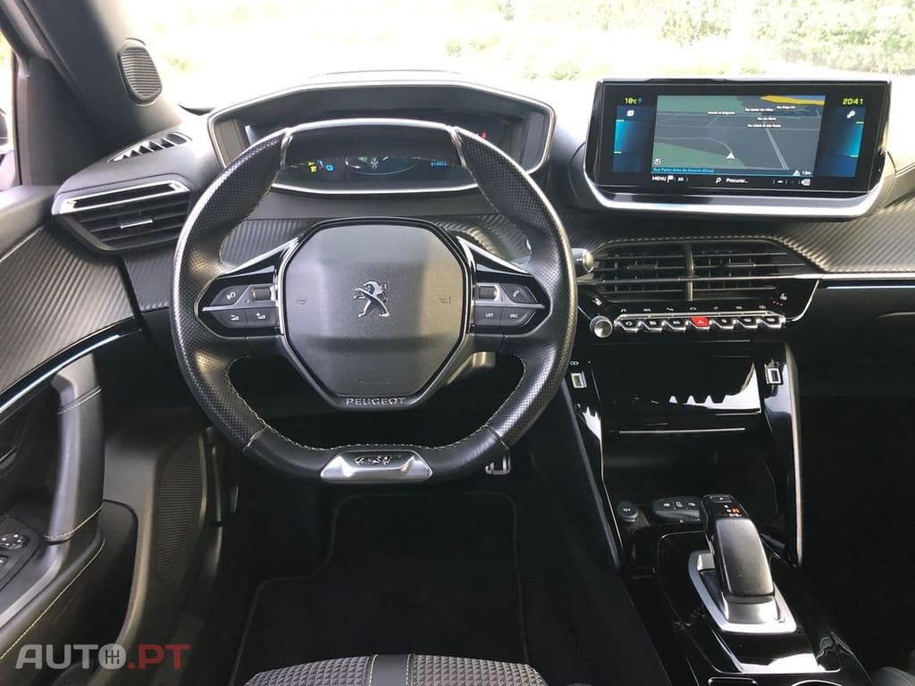 Peugeot E-2008 GT+