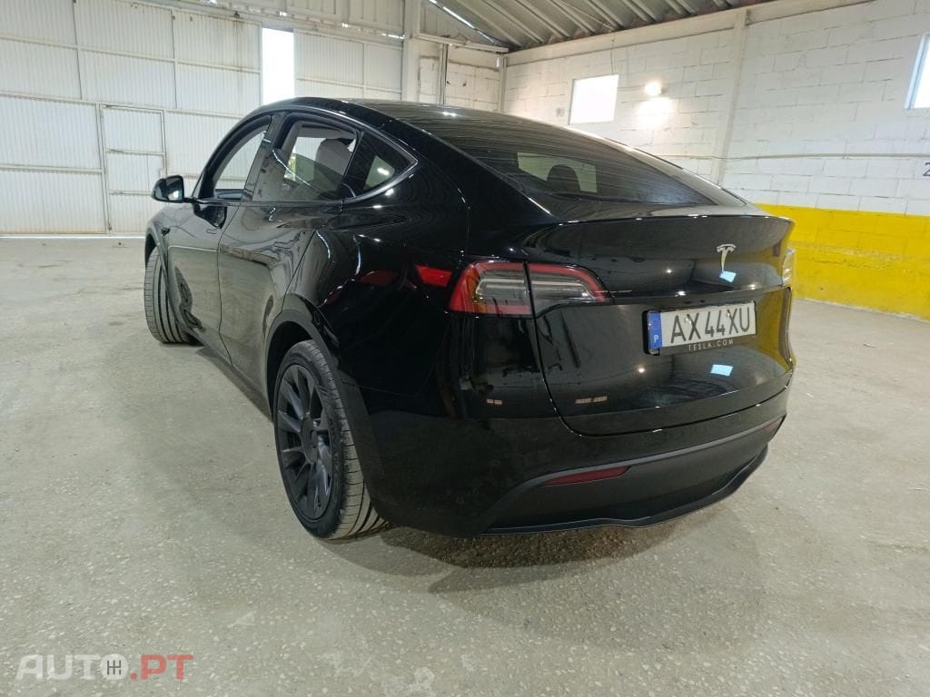 Tesla Model Y RWD
