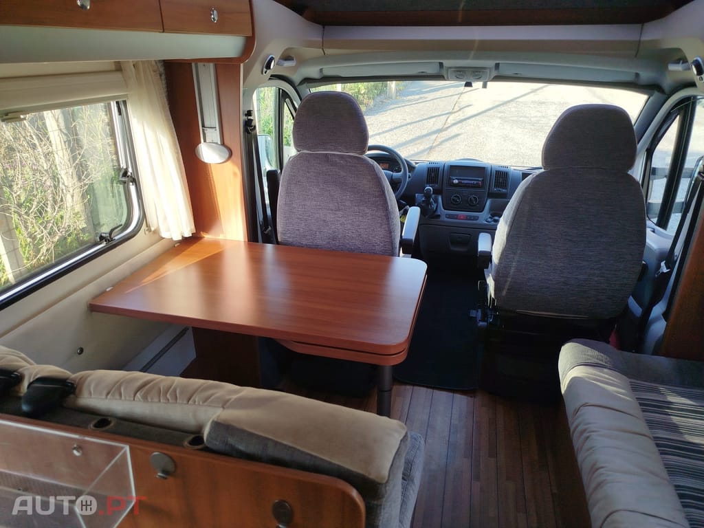 Knaus Südwind Sky wave.  Cama basculante E SUÍTE