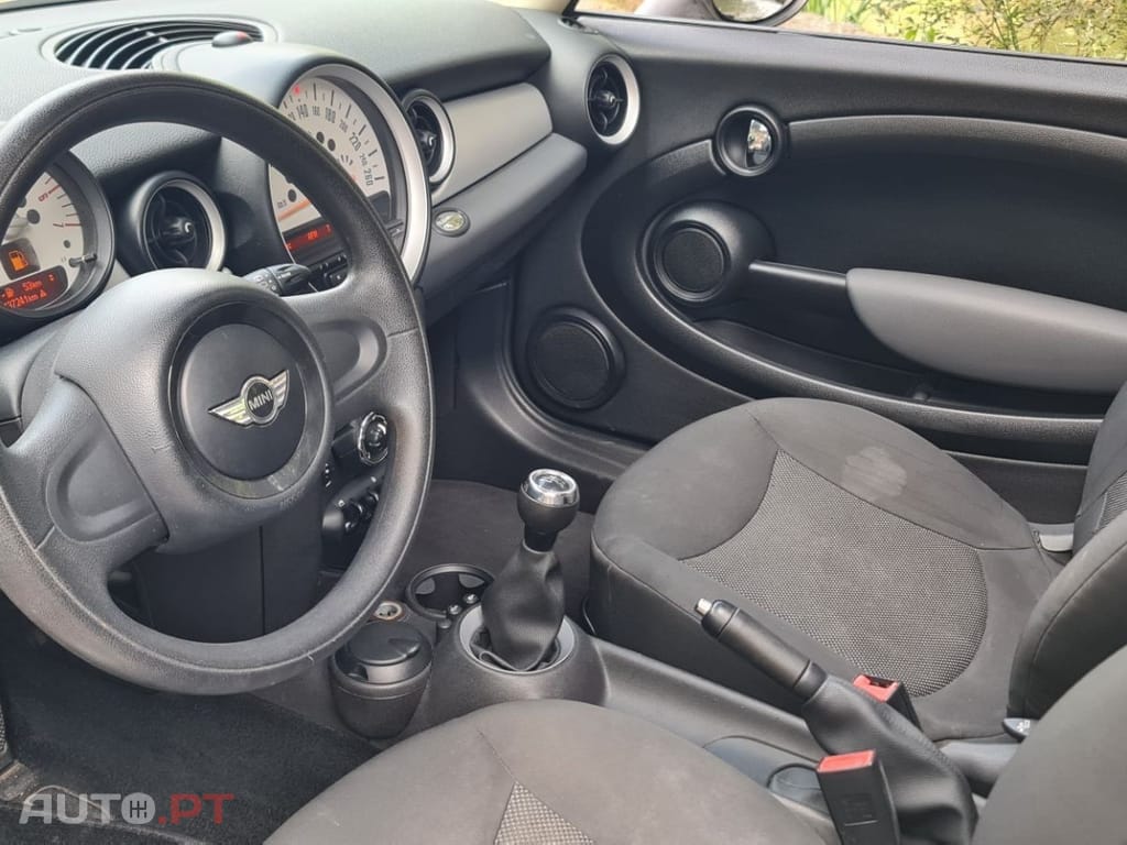 MINI Cooper Cooper D