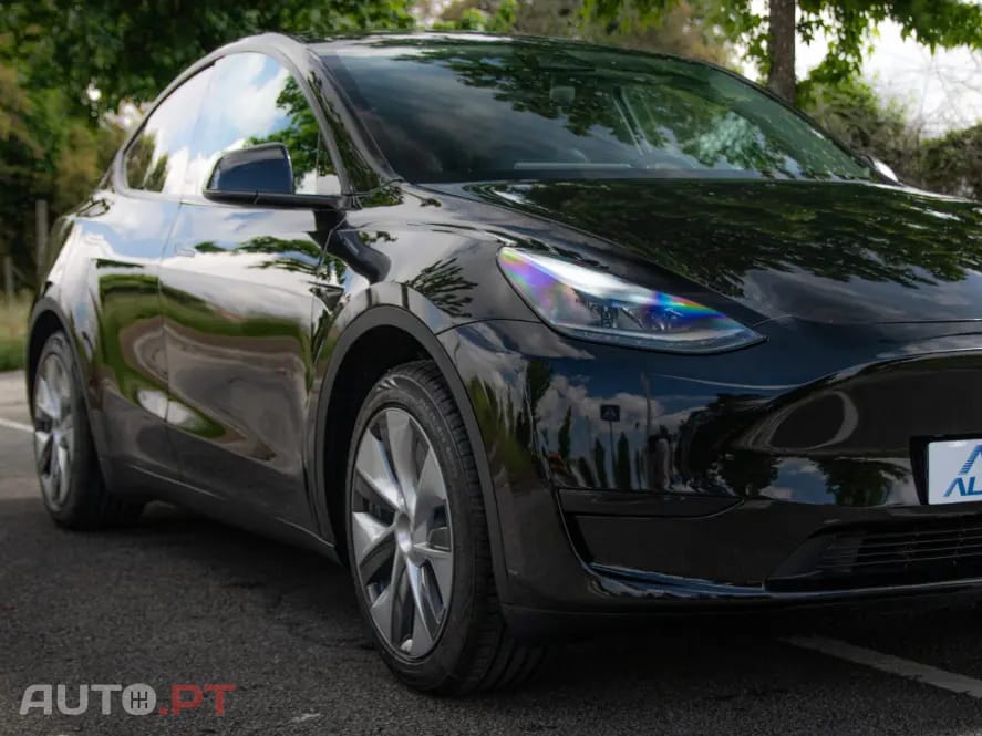 Tesla Model Y Outro