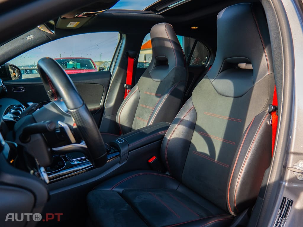 Mercedes-Benz A 35 AMG 4Matic Speedshift DCT 7G