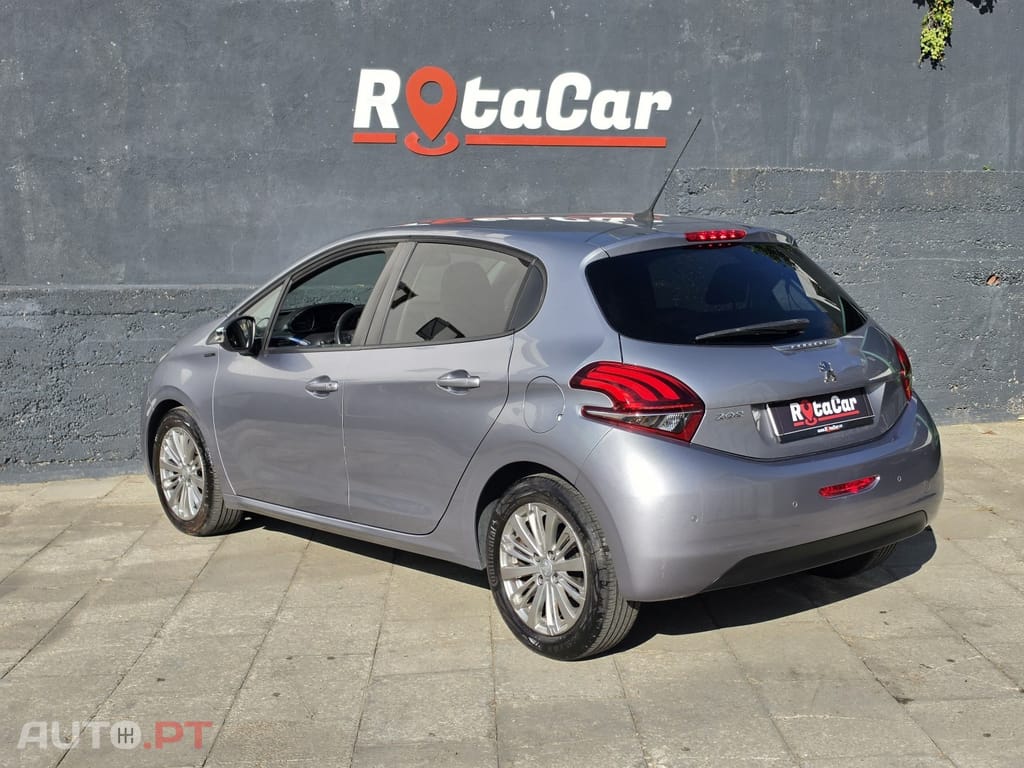 Peugeot 208 1.2 PureTech Signature