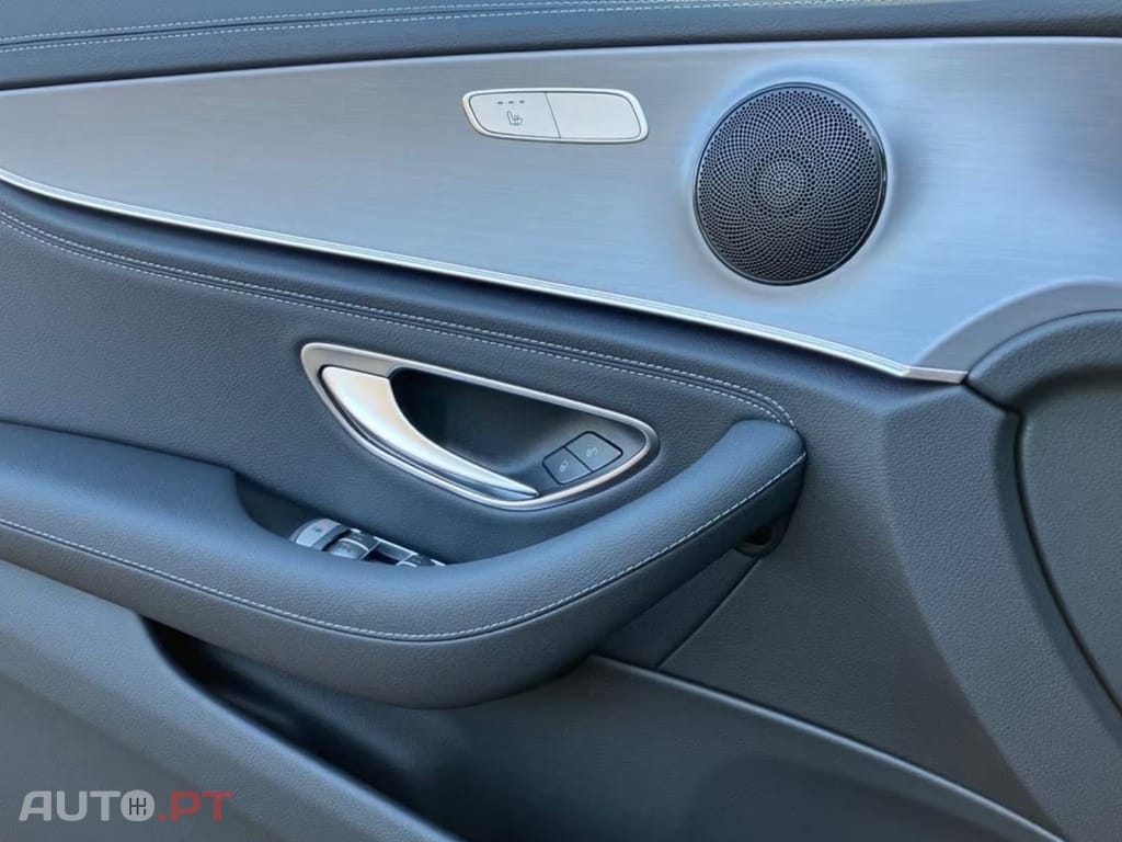 Mercedes-Benz E 220 I.V.A DEDUTÍVEL d AMG