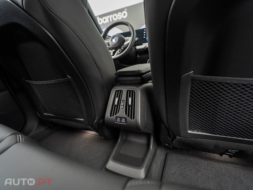 BMW iX1 eDrive20 Pack Desportivo M