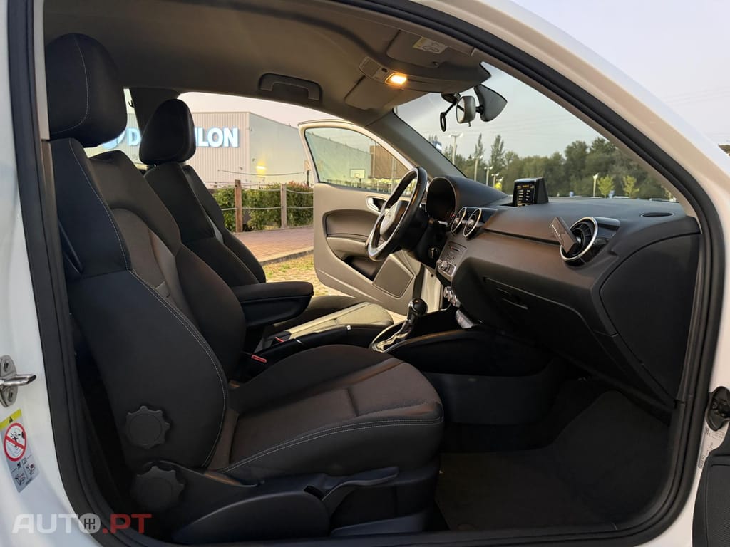Audi A1 1.4 TDI (caixa automática 7 veloc)