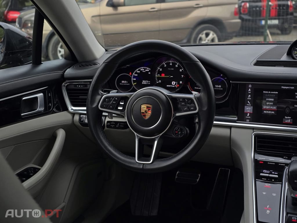 Porsche Panamera 4 E-Hybrid