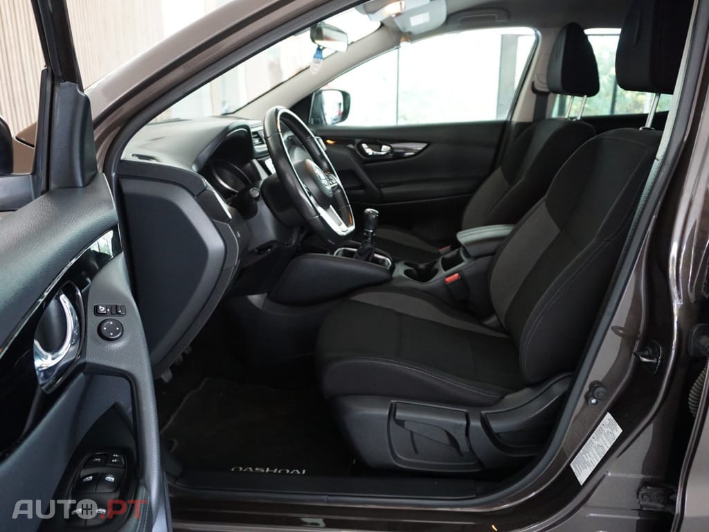 Nissan Qashqai 1.5 dCi N-Connecta J18