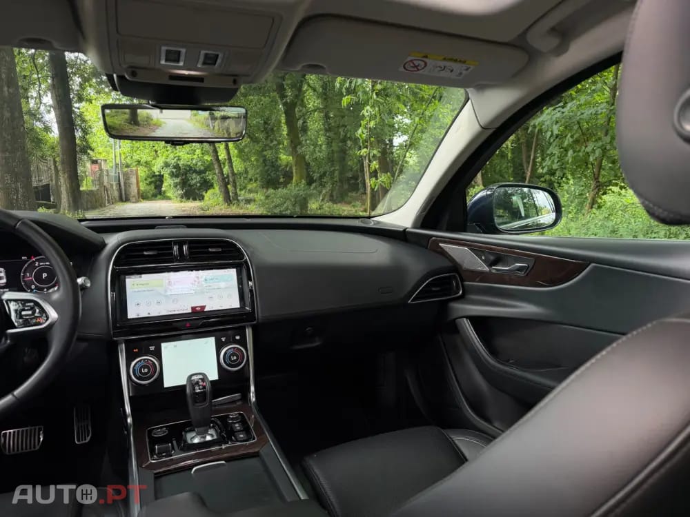 Jaguar XE 2.0 D R-Dynamic S