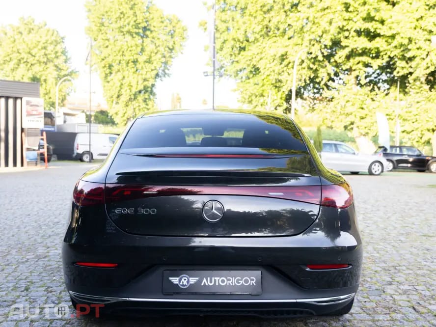 Mercedes-Benz EQE 300 Electric Art