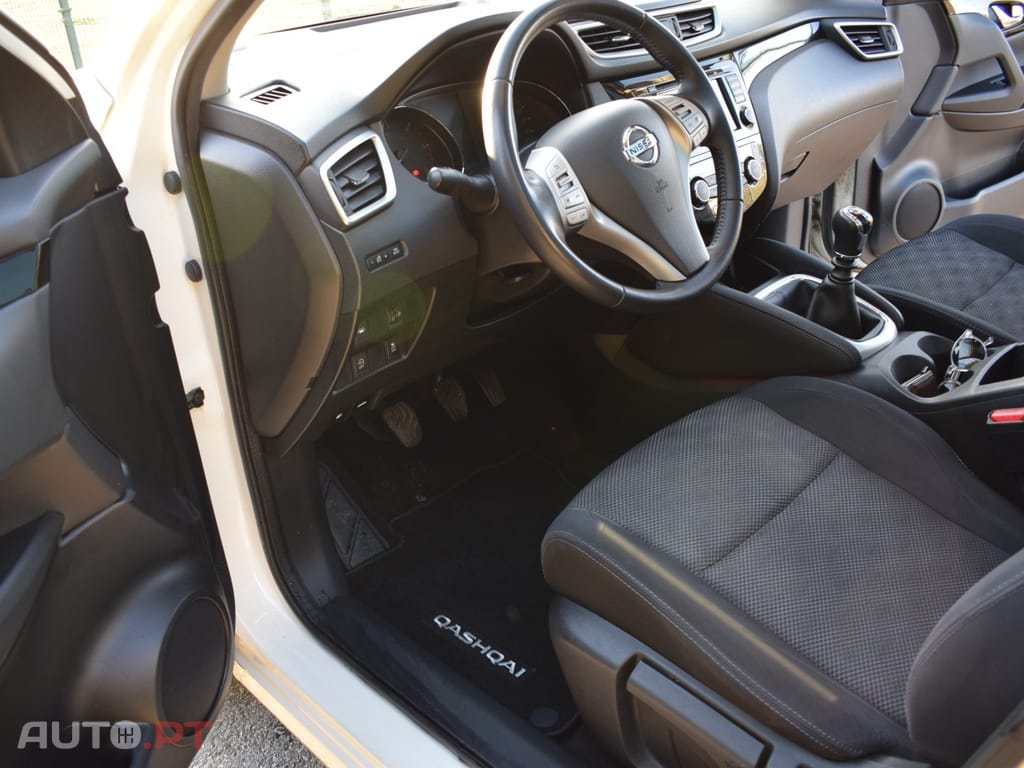 Nissan Qashqai 1.5 dCi N-Connecta J18+Led