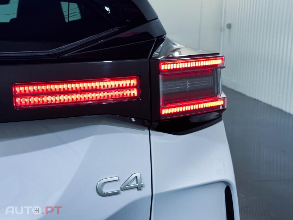Citroen C4 PureTech 130 Stop&Start EAT8 SHINE
