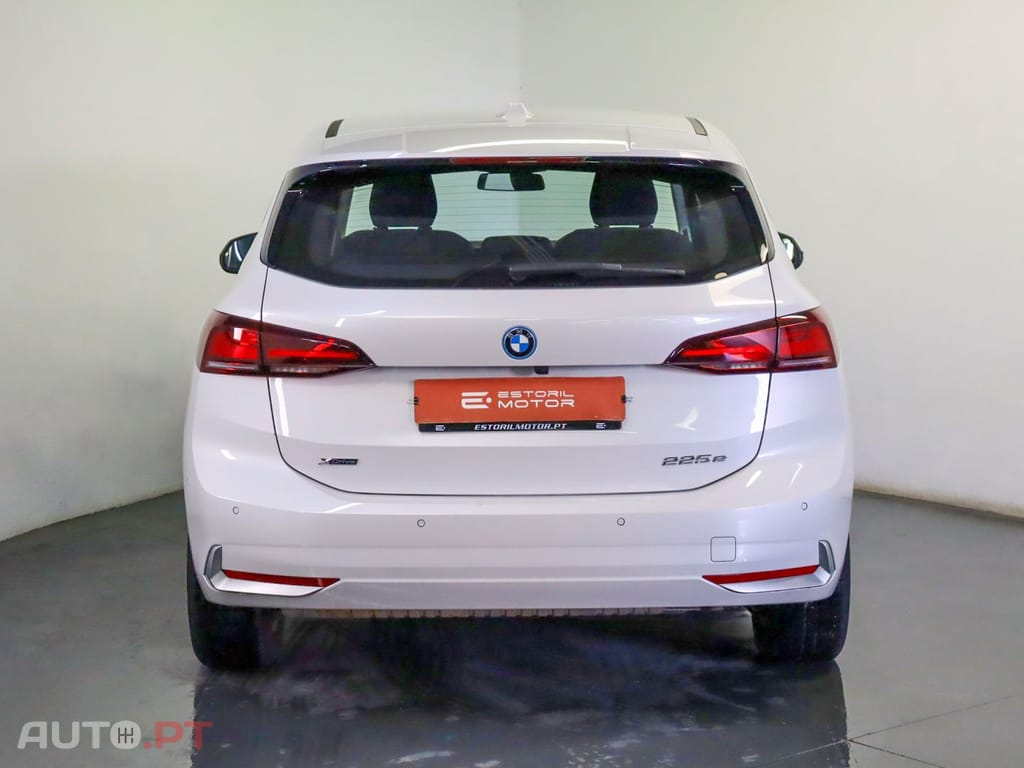 BMW 225 xe Auto
