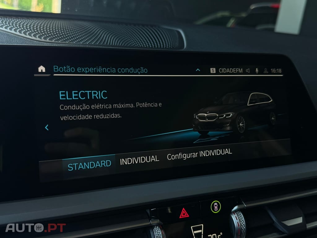 BMW 330 e Touring Auto