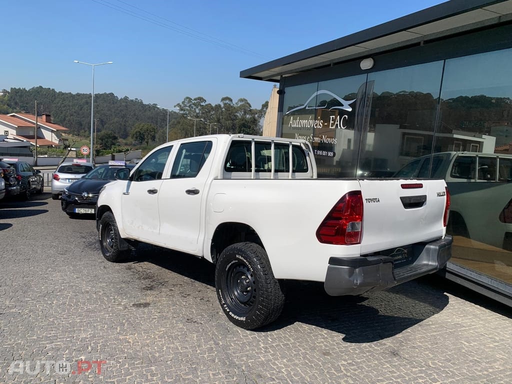 Toyota Hilux 2.4 D-4D 2WD CD