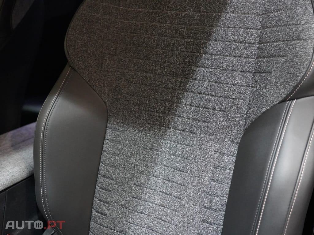 Peugeot 3008 1.2 Hybrid Allure e-DCS6