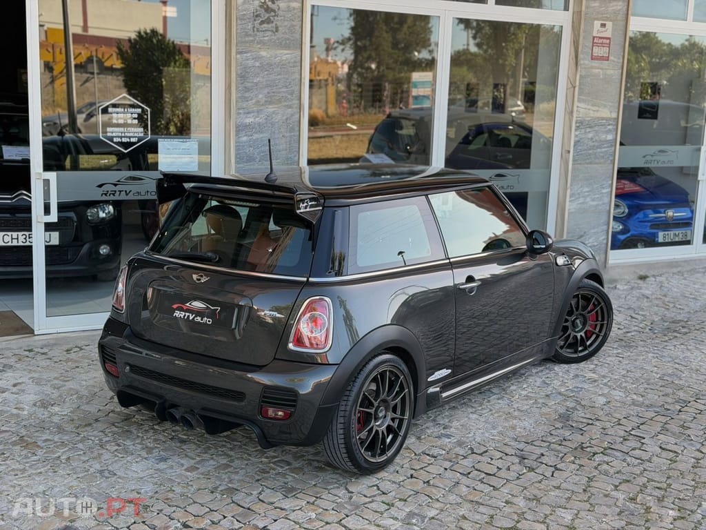 MINI Cooper John Cooper Works