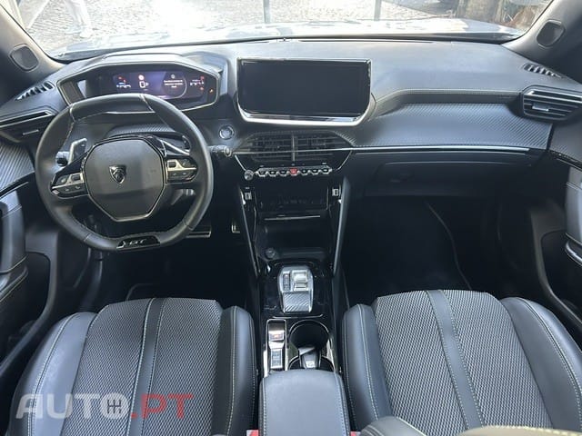 Peugeot 2008 1.2 PureTech GT EAT8 — fotografia 9