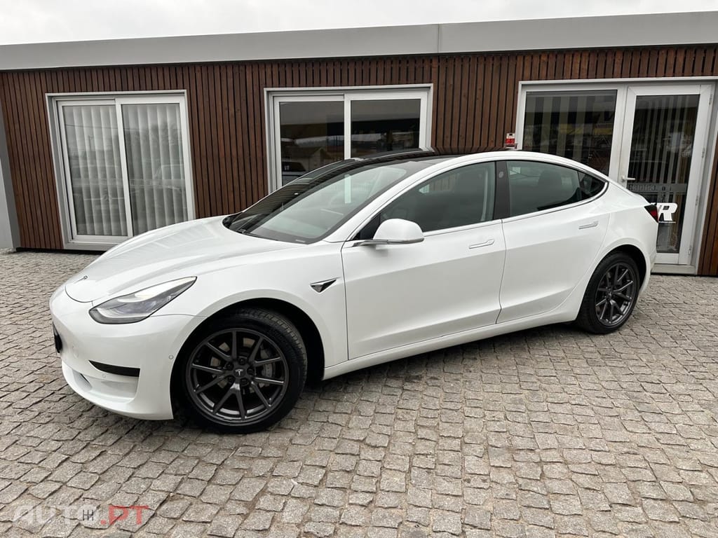 Tesla Model 3 Long-Range RWD