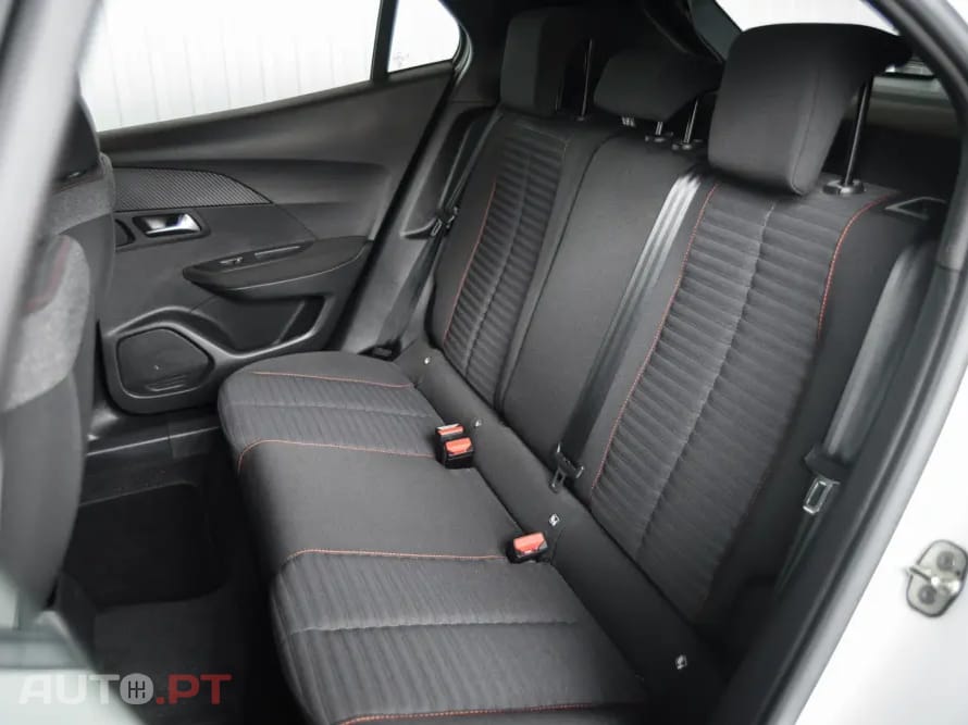 Peugeot 2008 PureTech 130 EAT8 Allure