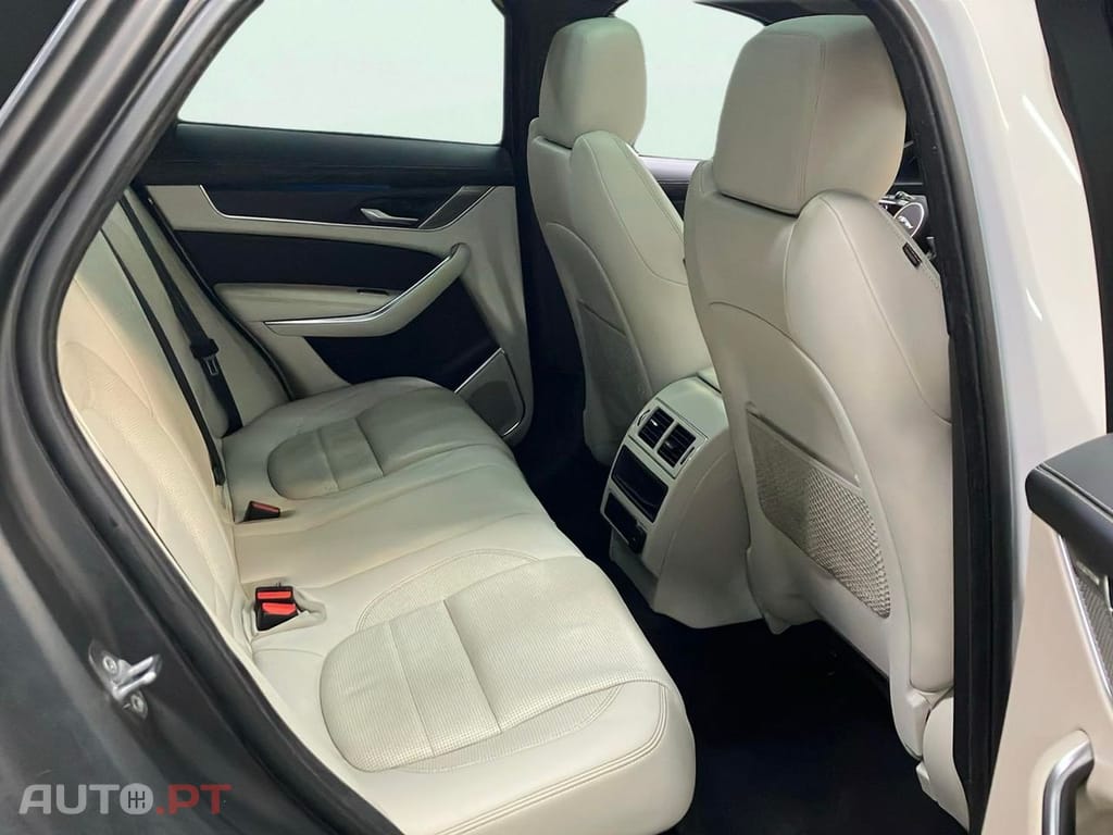 Jaguar F-Pace 2.0 P400e Plug-in Hybrid
