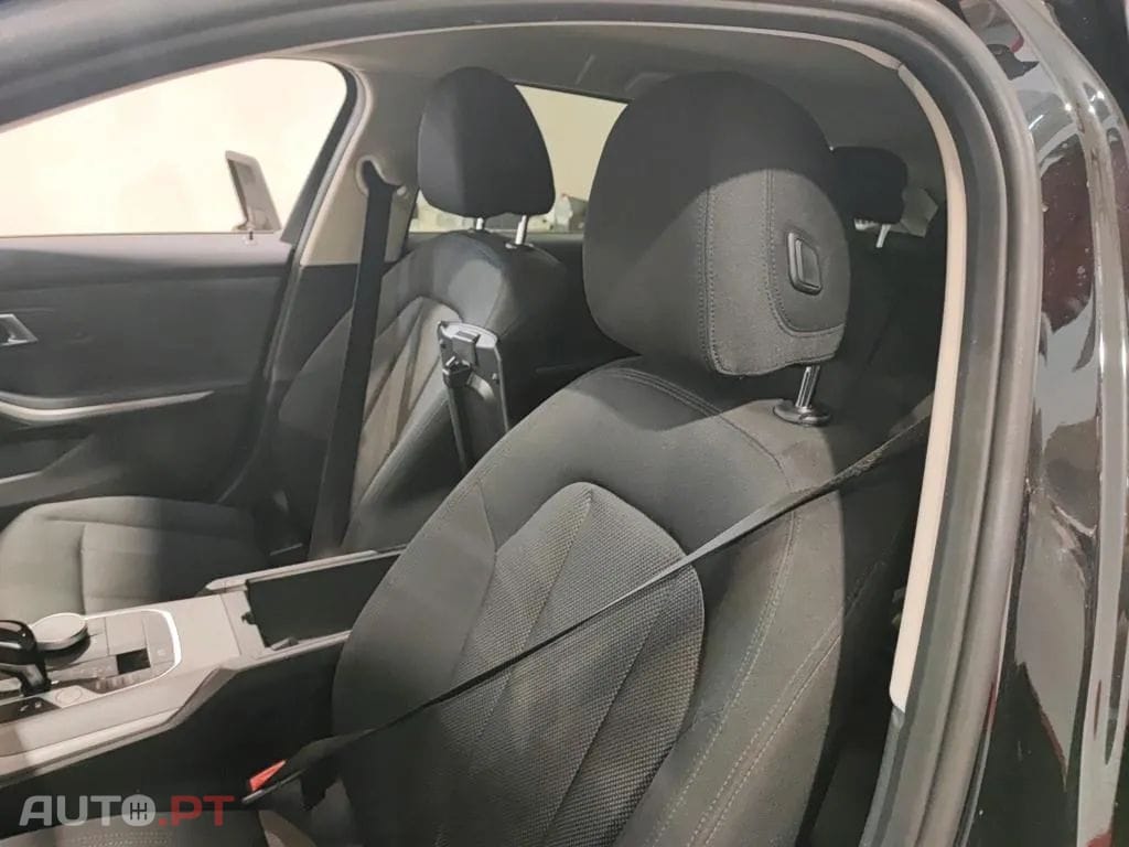BMW 330 e Touring Corporate Edition Auto