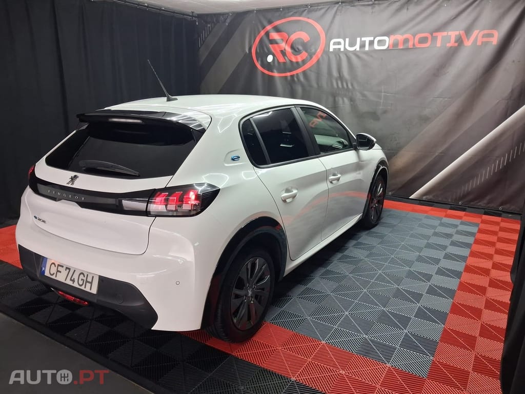 Peugeot E-208 50 kWh Allure Pack