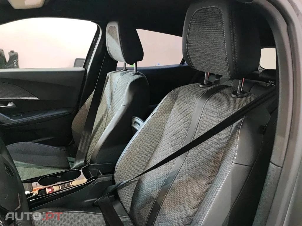 Peugeot 2008 1.5 BlueHDi Allure EAT8